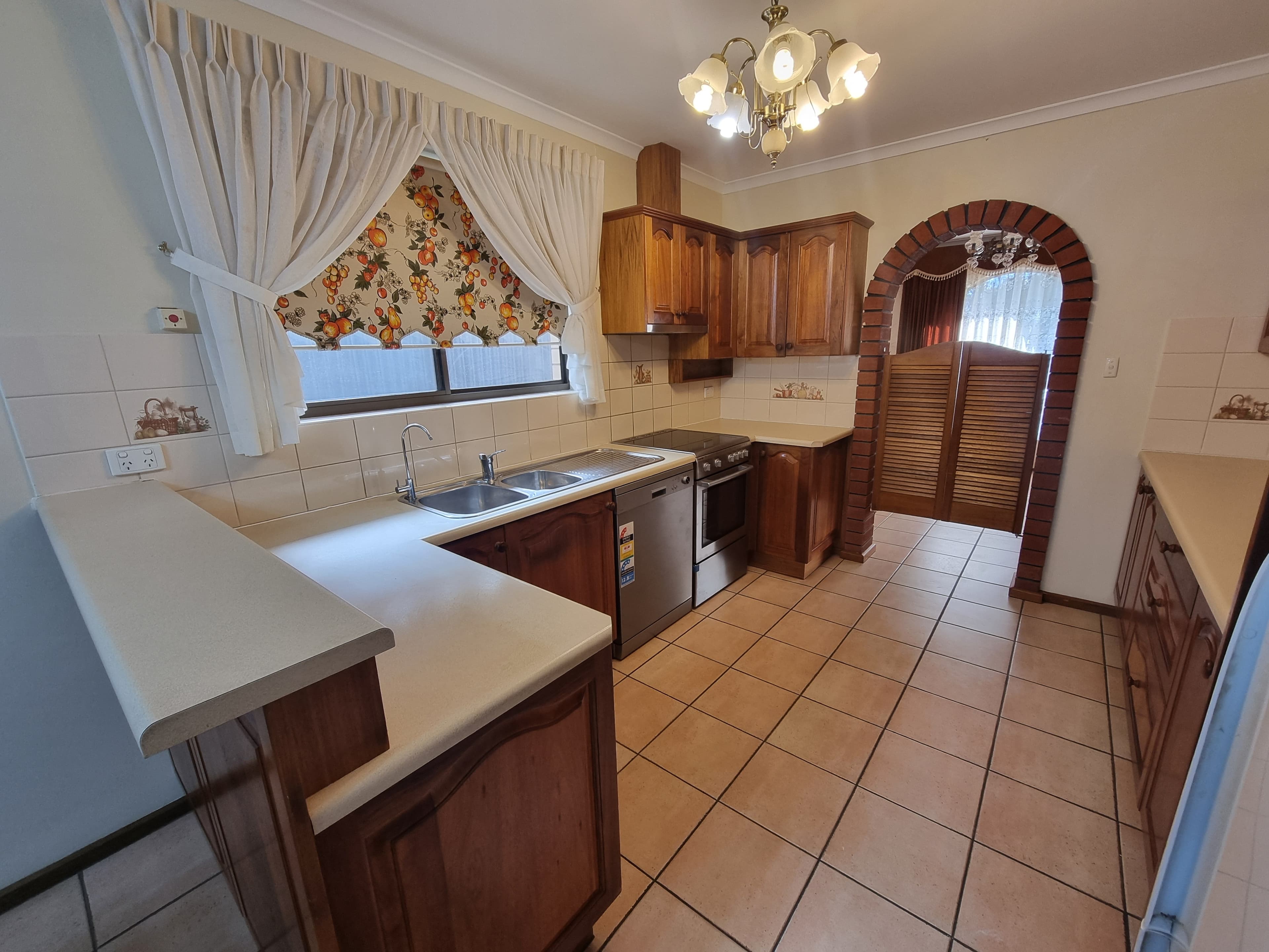 8 Valley View Drive HIGHBURY, Highbury - Thumbnail 3