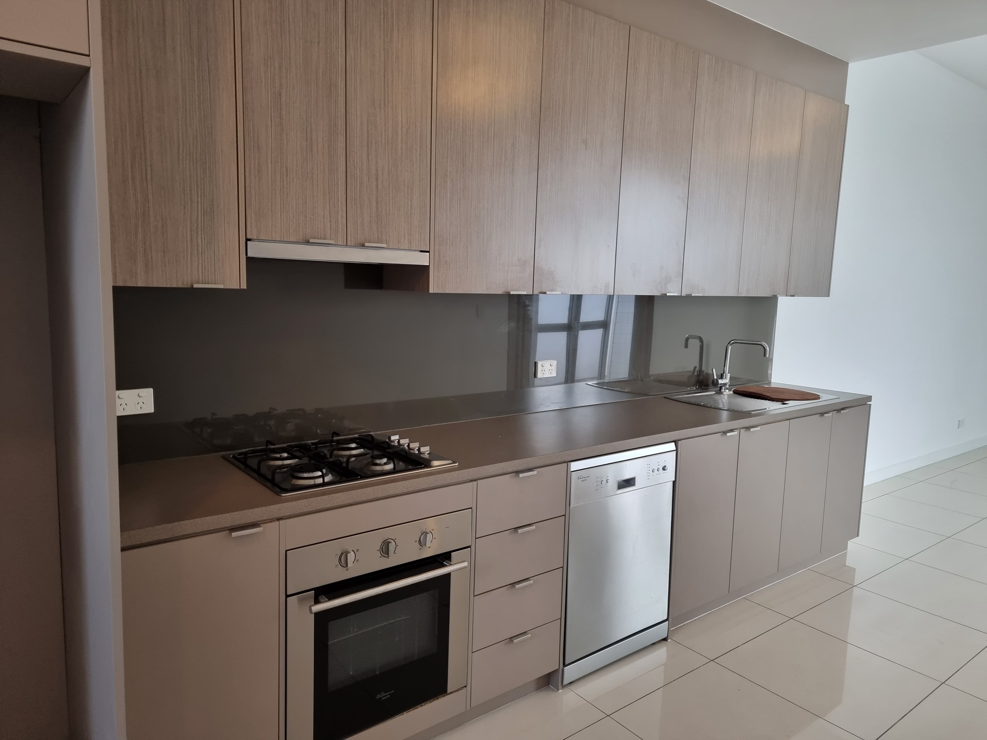 24 South Parkway LIGHTSVIEW, Lightsview - Thumbnail 5