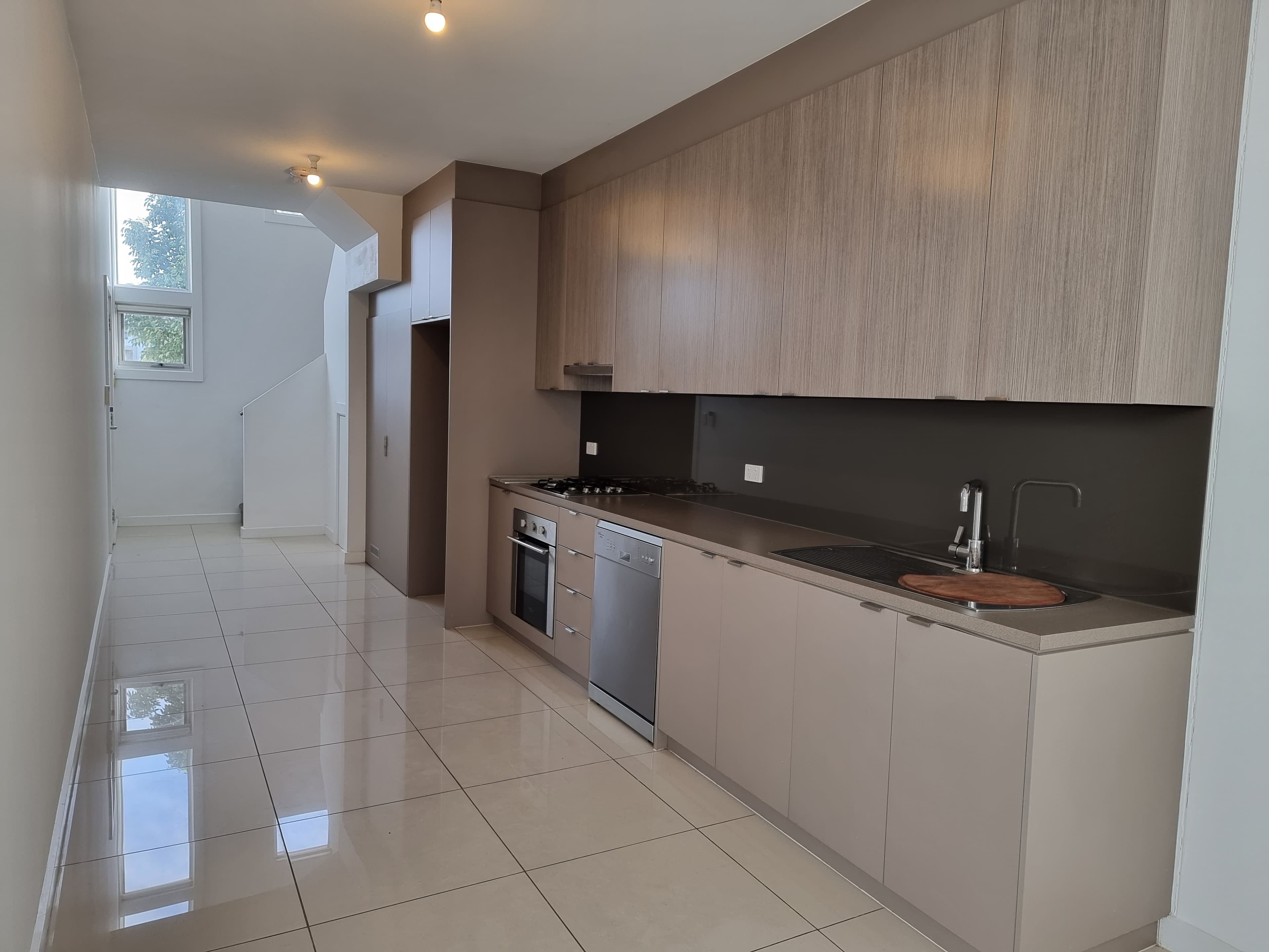 24 South Parkway LIGHTSVIEW, Lightsview - Thumbnail 6
