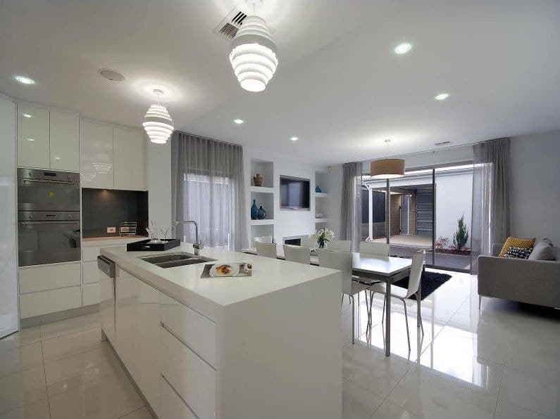 17 The Strand LIGHTSVIEW, Lightsview - Thumbnail 4