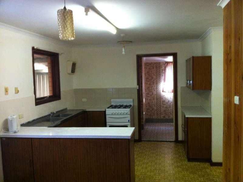 11 Stirling Street NORTHFIELD, Northfield - Thumbnail 2