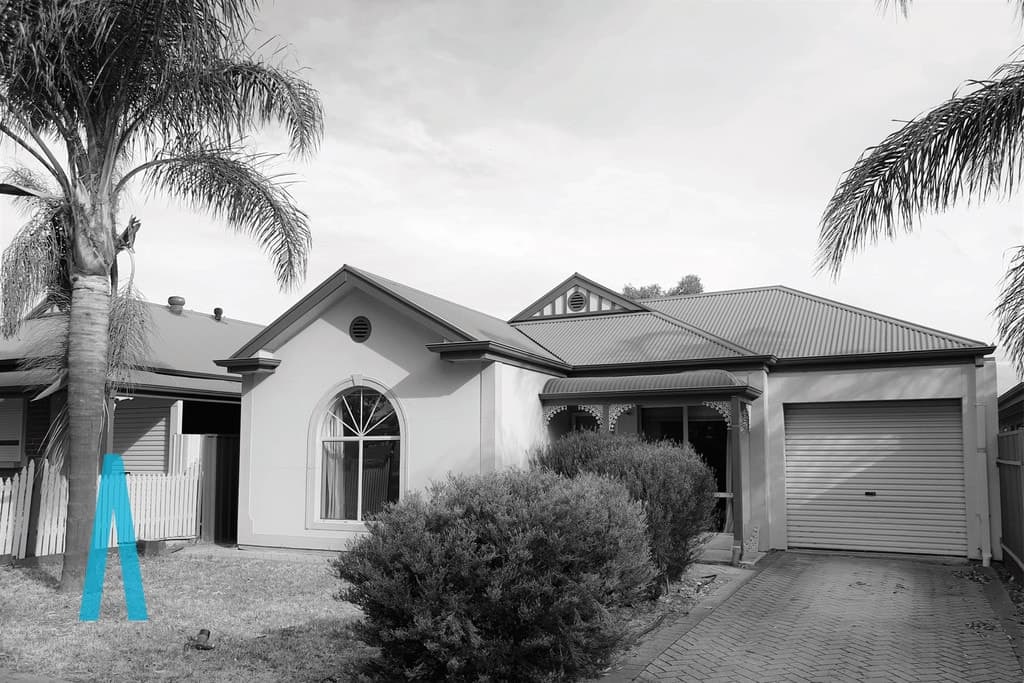 55 Flinders Road HILLCREST, Hillcrest - Image 1