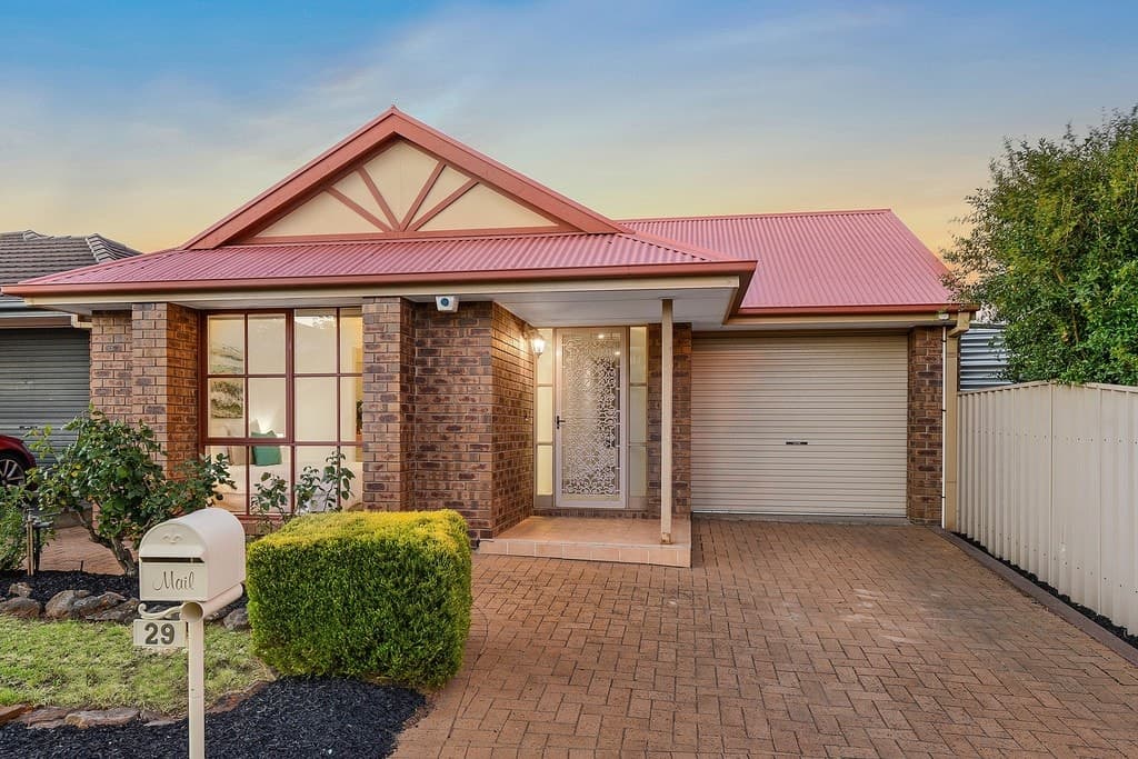 29 Attingham Crescent OAKDEN, Oakden - Thumbnail 2