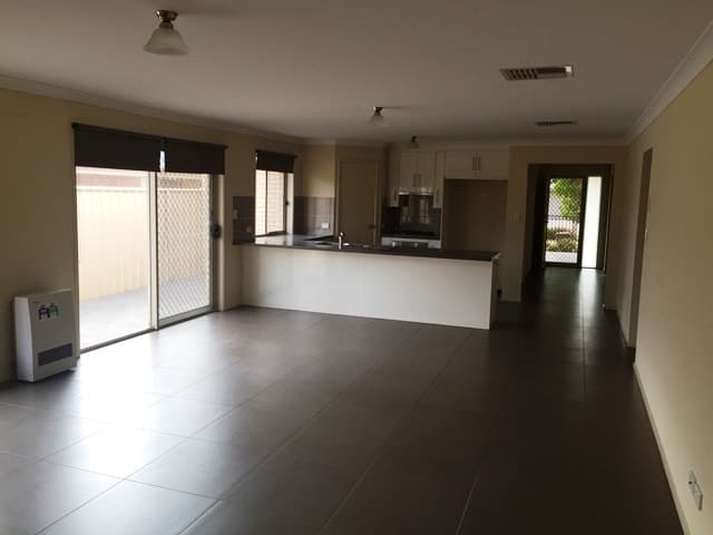 63 Douglas Drive MUNNO PARA, Munno Para - Thumbnail 3