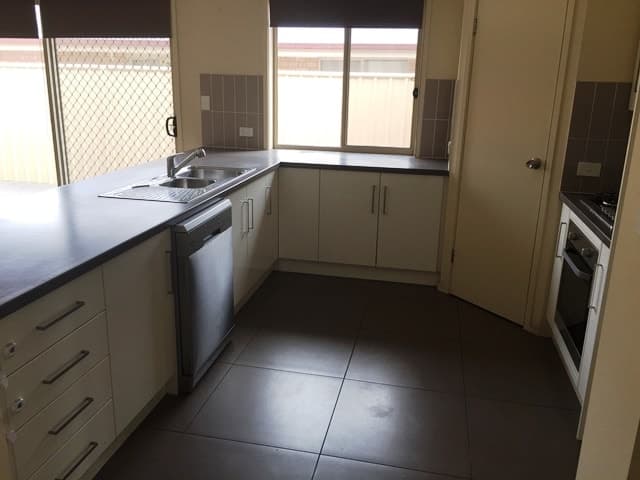 63 Douglas Drive MUNNO PARA, Munno Para - Thumbnail 5