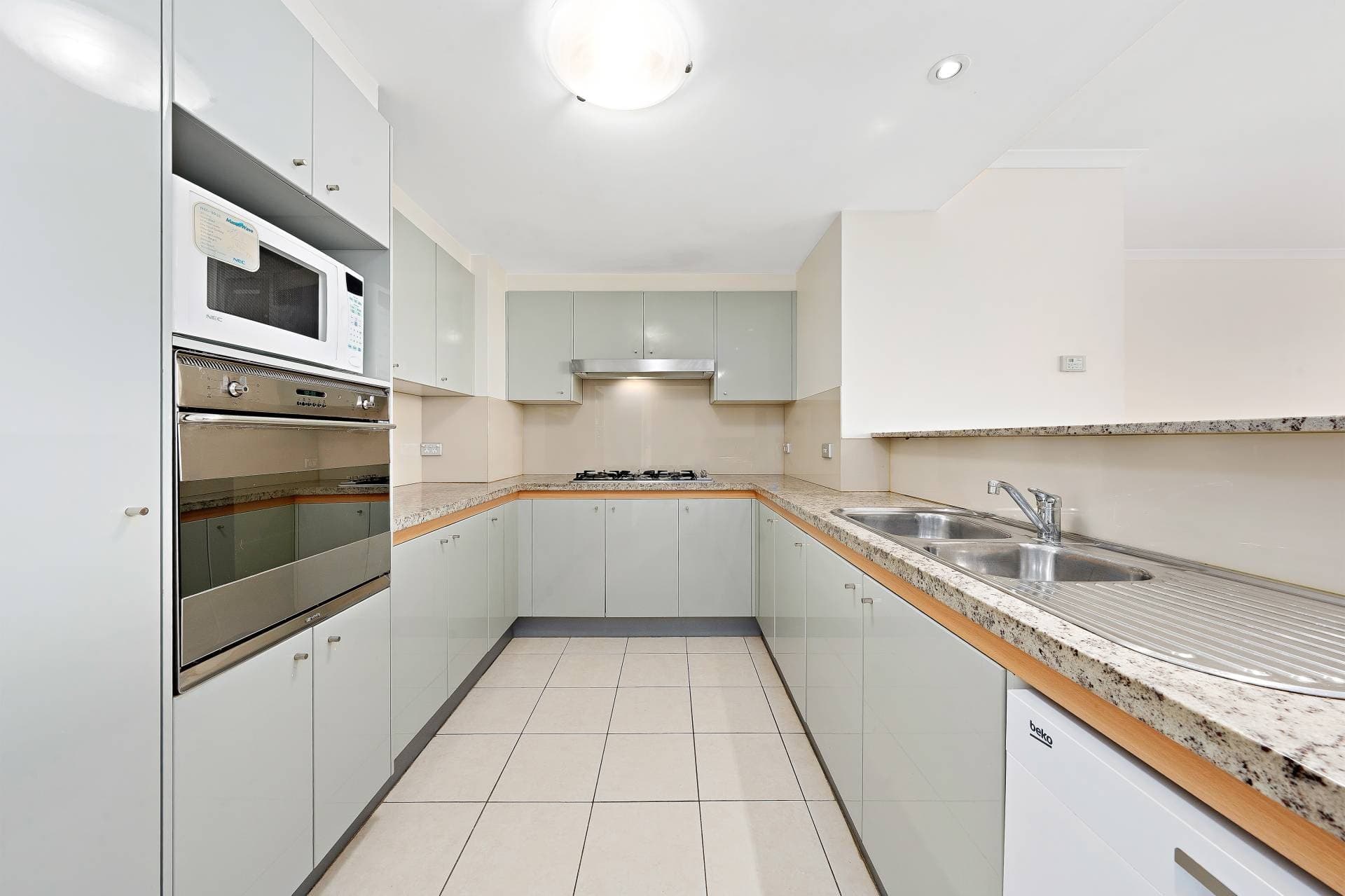 Unit 802, 17-20 The Esplanade, Ashfield - Thumbnail 2