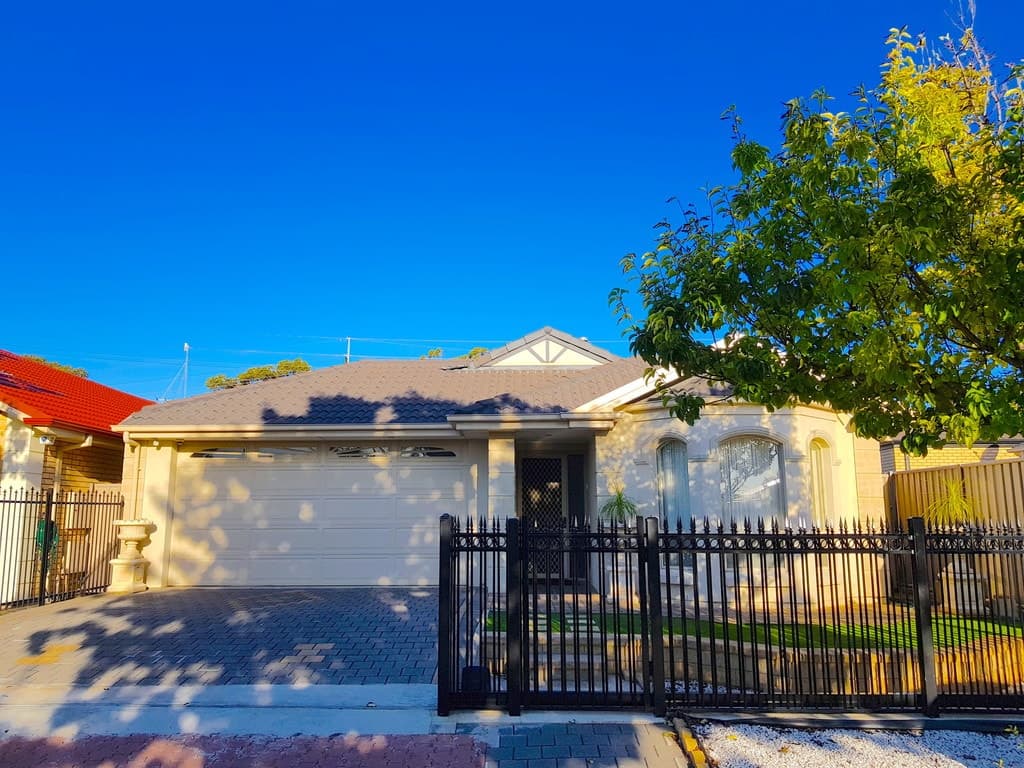 9 Abingdon Way NORTHGATE, Northgate - Image 1