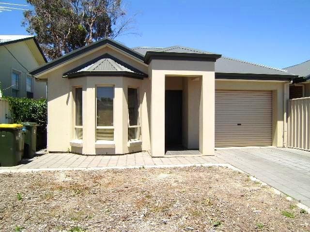 1 Hinton Road GREENACRES, Greenacres - Image 1