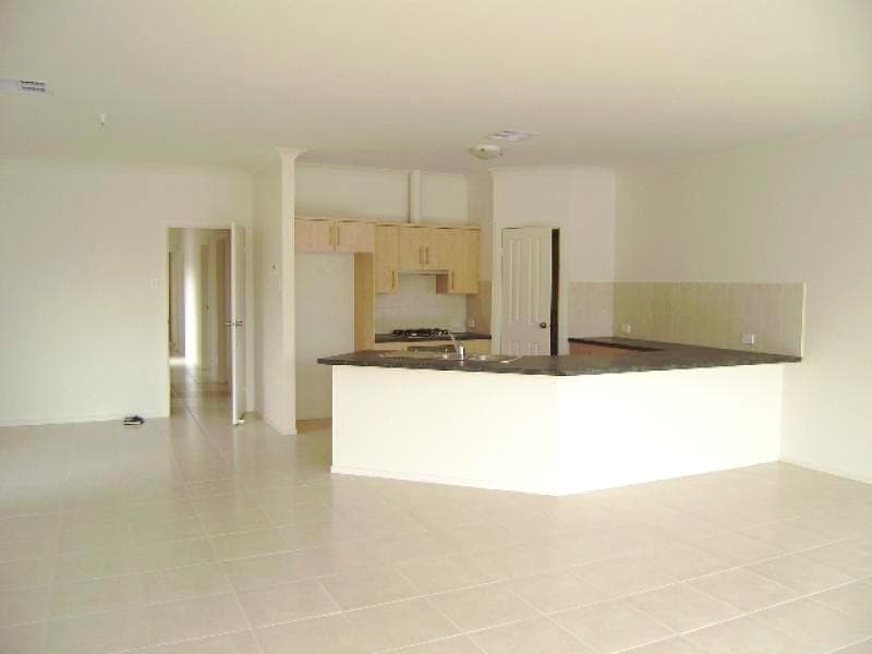 1 Hinton Road GREENACRES, Greenacres - Thumbnail 2
