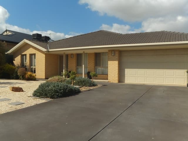 28 Sandstone Avenue WALKLEY HEIGHTS, Walkley Heights - Image 1