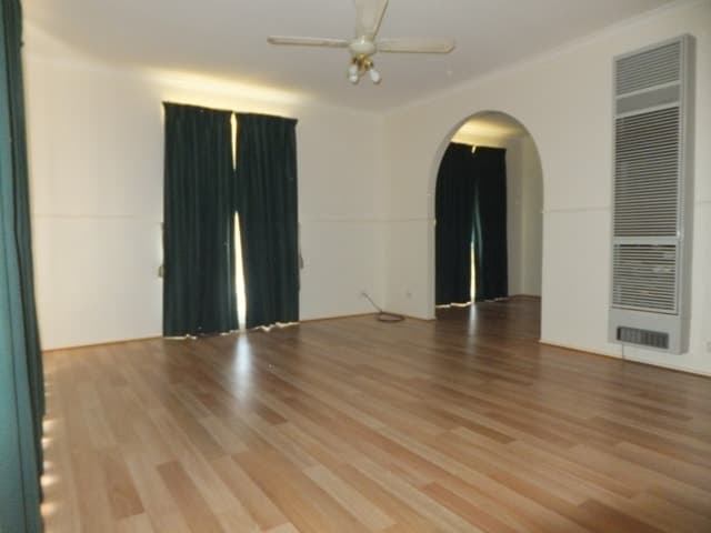 8 Douglas Avenue HILLCREST, Hillcrest - Thumbnail 2