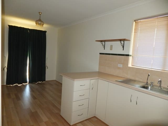 8 Douglas Avenue HILLCREST, Hillcrest - Thumbnail 5