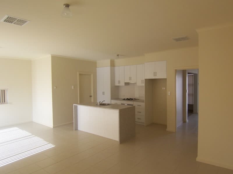 6 Cathedral Circuit MAWSON LAKES, Mawson Lakes - Thumbnail 2