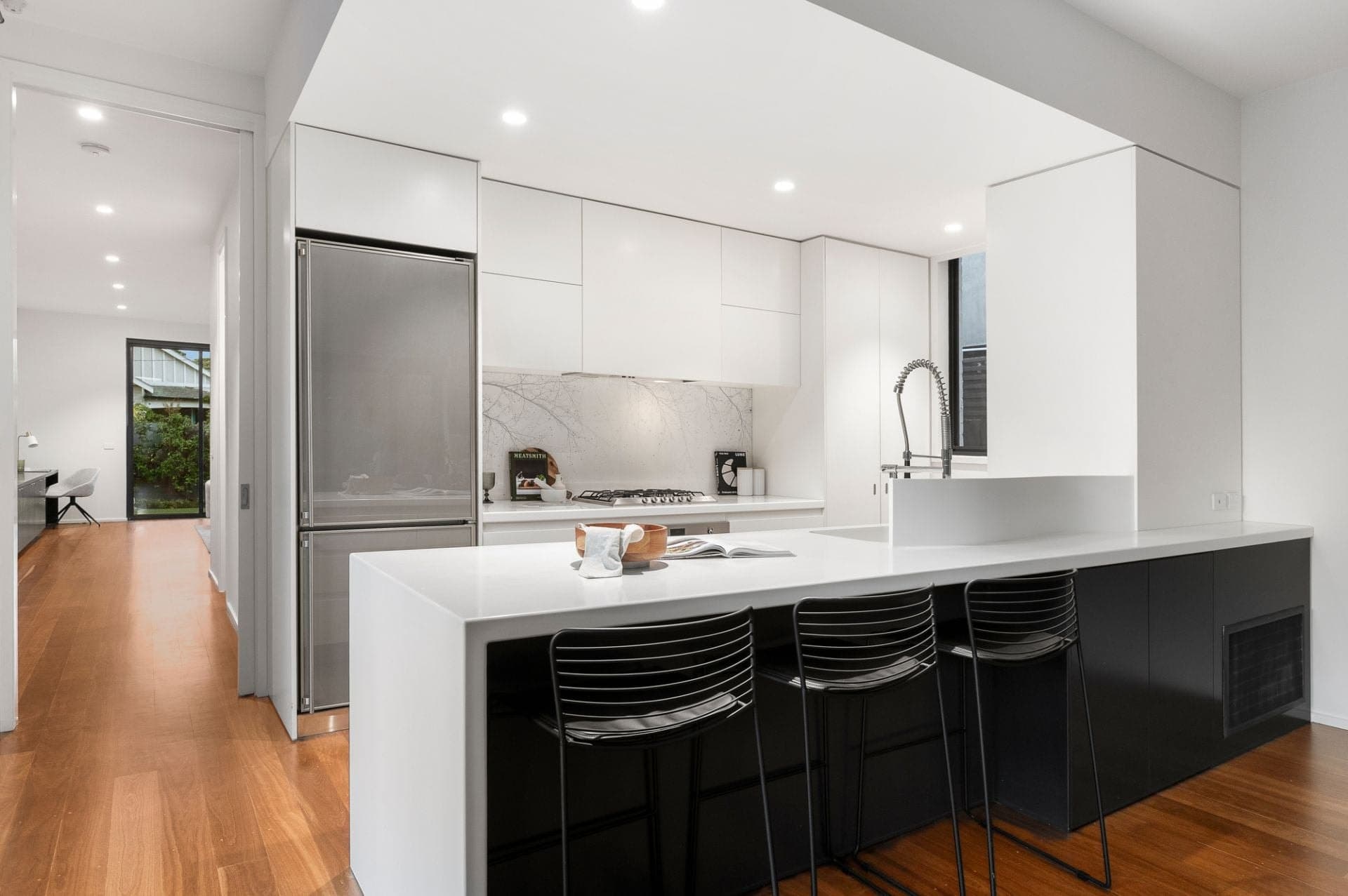 40 Elwood Street, Brighton, Brighton - Thumbnail 2