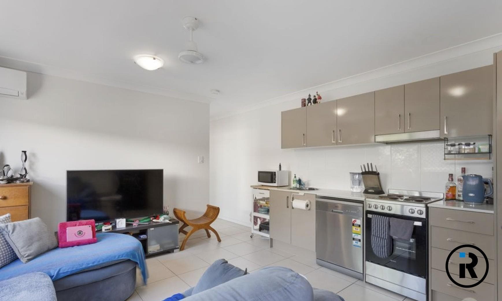 2/4 Folkes Close, Bellbird Park  QLD  4300, Bellbird Park - Thumbnail 2