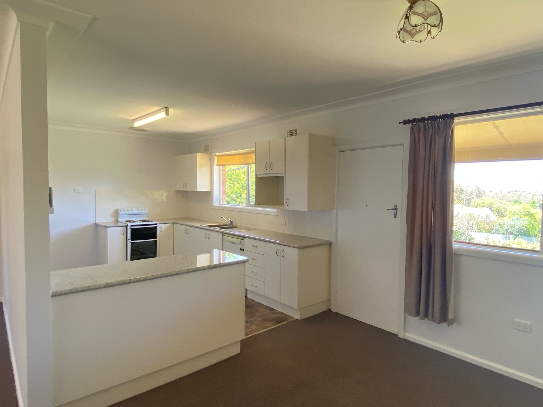 21 Evans Parade, Parkes, Parkes - Thumbnail 5