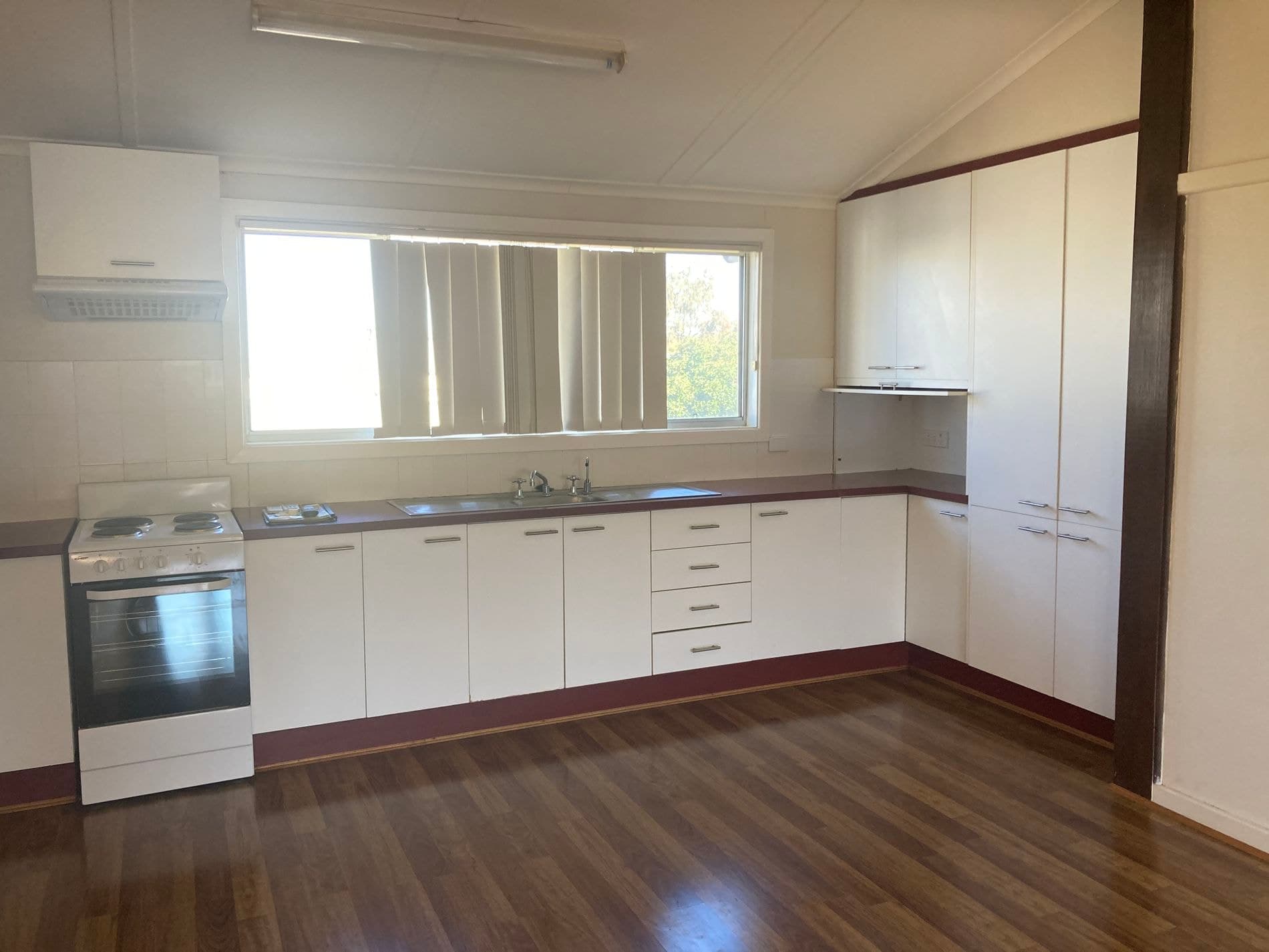 19 Thurlstone Street, Parkes, Parkes - Thumbnail 4