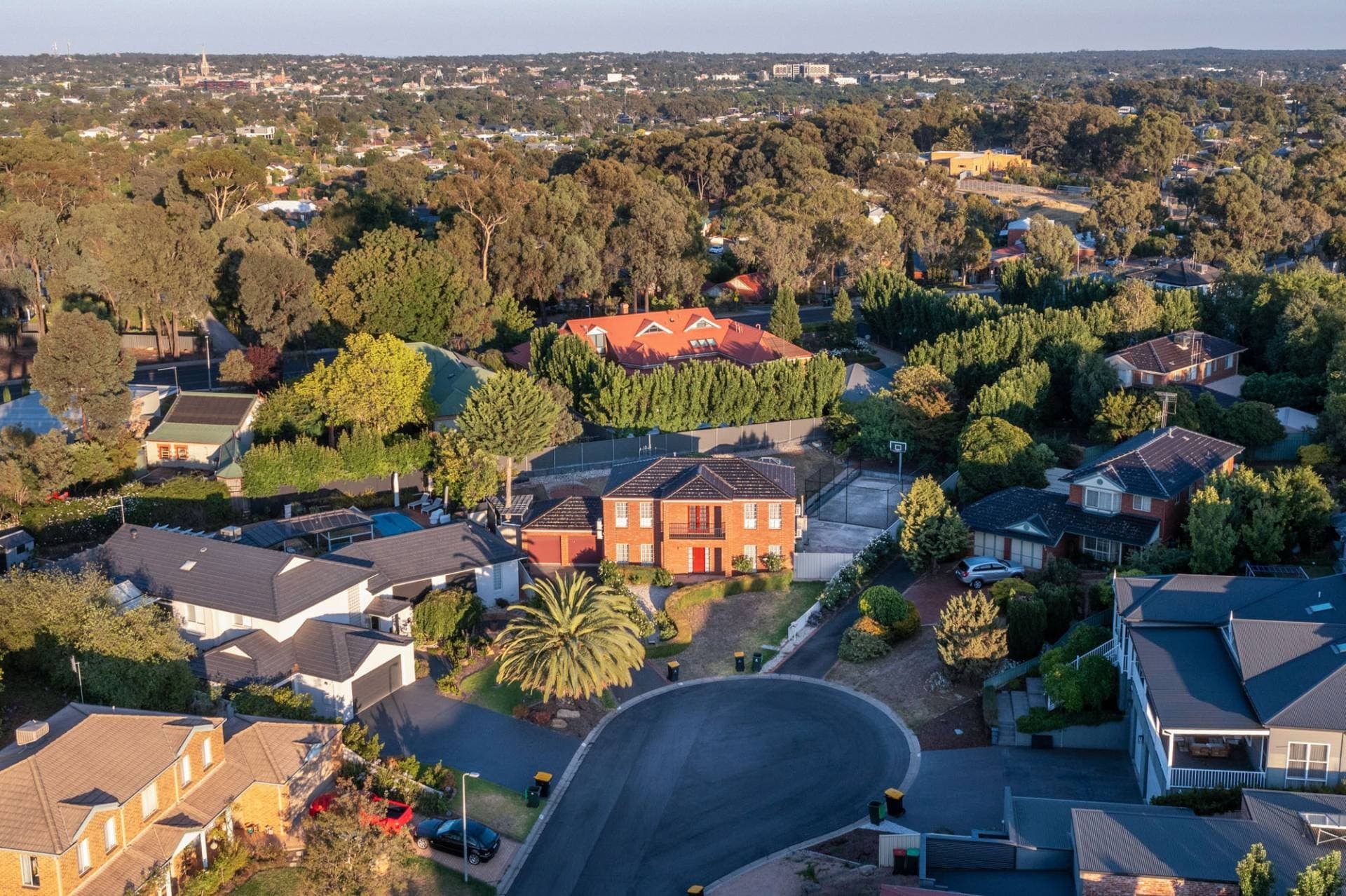 7 Roslyn Ct, Kennington - Thumbnail 4