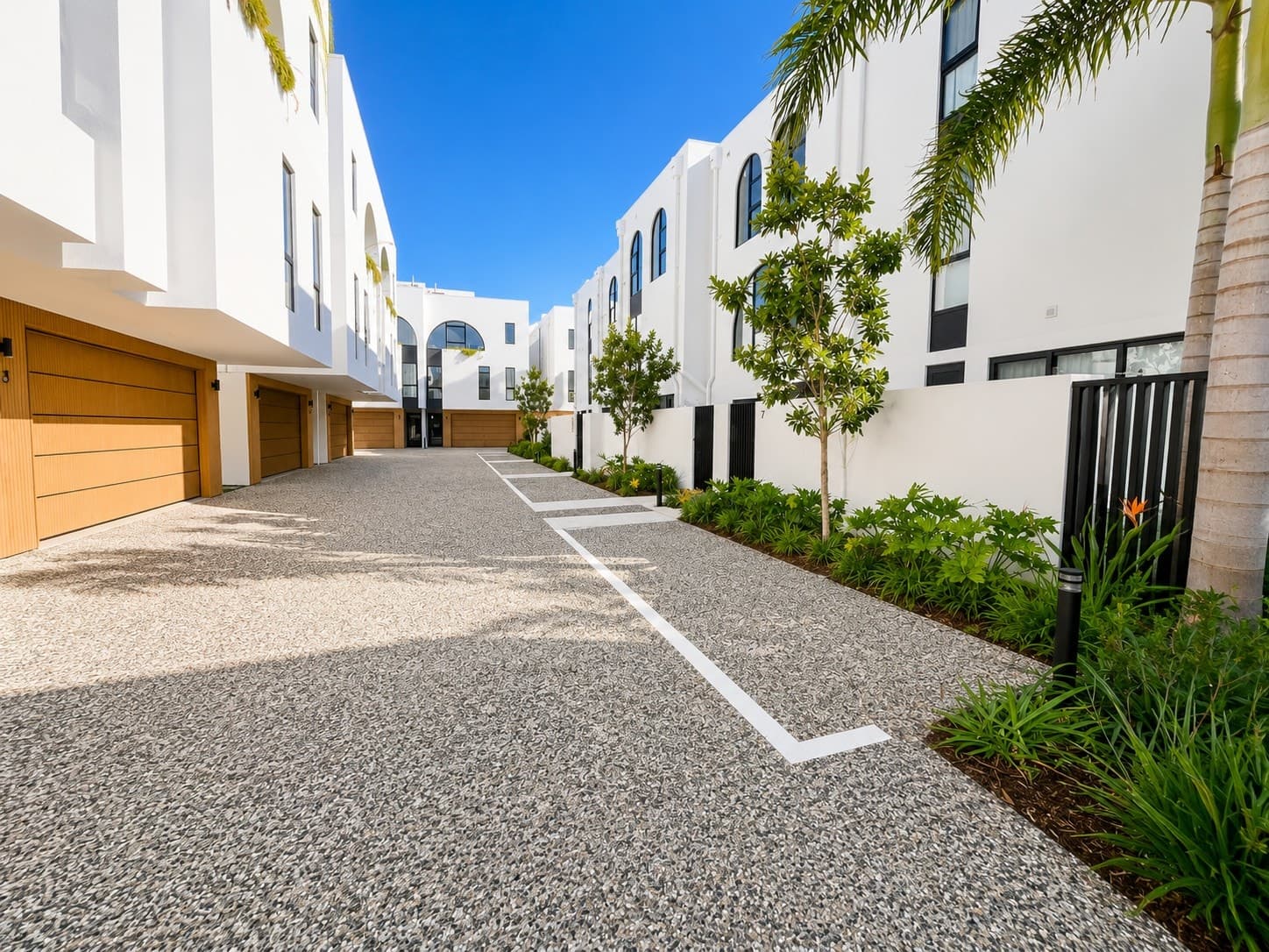 17/2 - 4 Waterford Ct, BUNDALL, QLD 4217, Bundall - Thumbnail 2