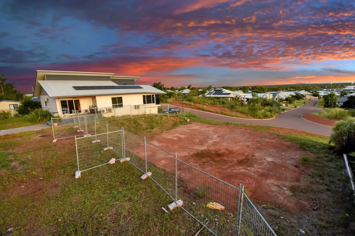38 Deane Crescent, 38 Deane Crescent - Thumbnail 2