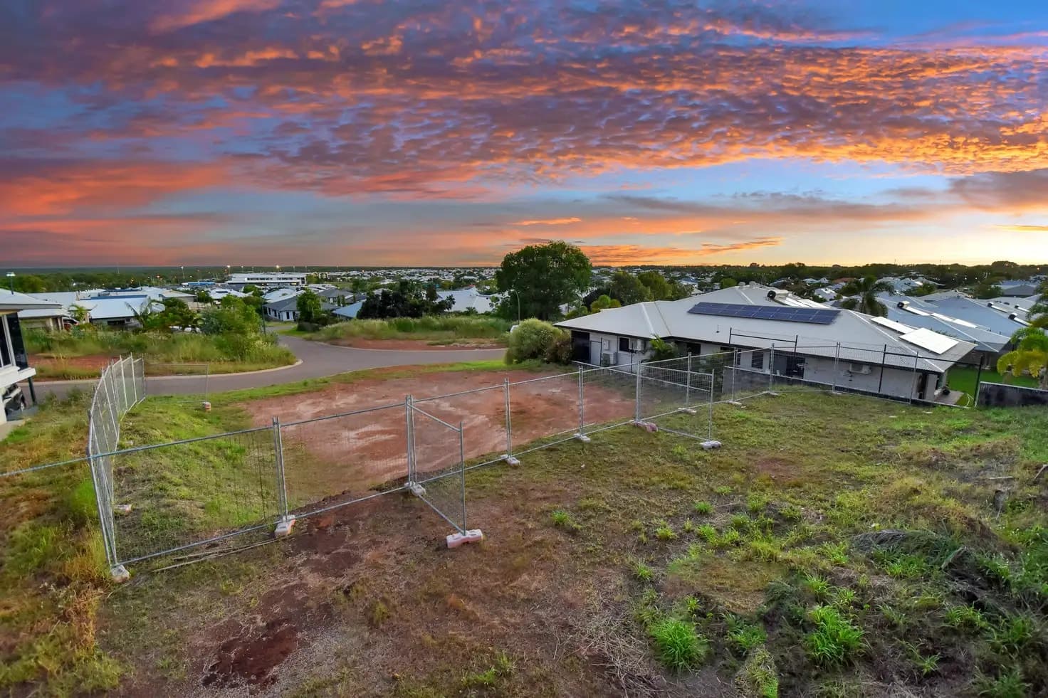 38 Deane Crescent, 38 Deane Crescent - Thumbnail 3