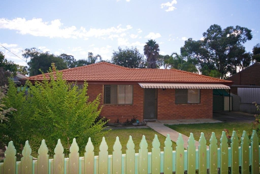 27 Germain Way, Lockridge - Image 1