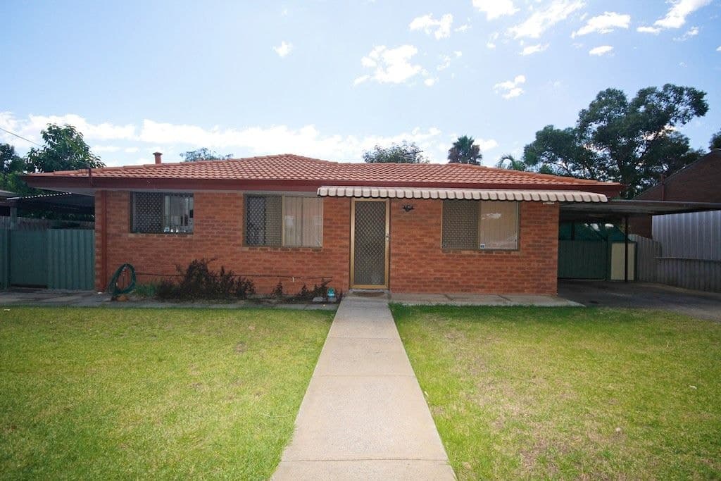 27 Germain Way, Lockridge - Thumbnail 3