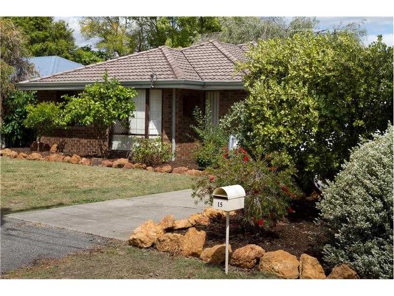 15 Robinson Road, Eden Hill - Image 1