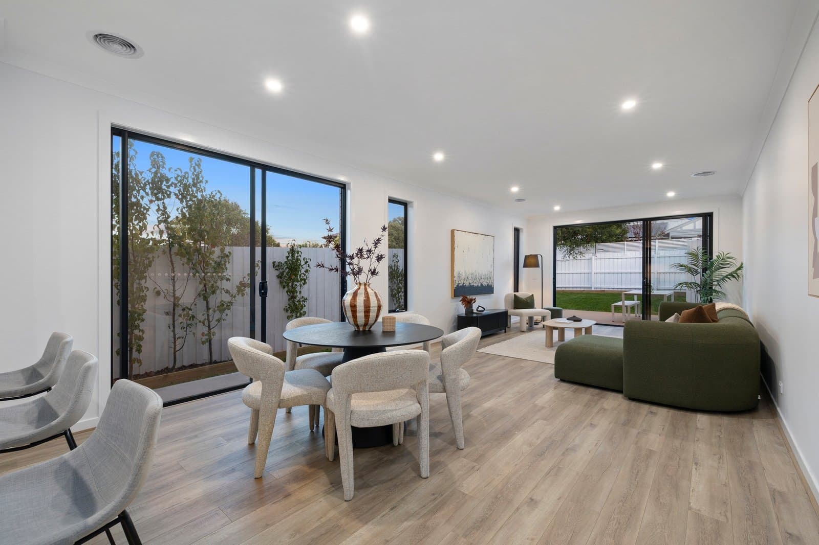 12b Victoria Street, Parkdale, Parkdale - Thumbnail 2