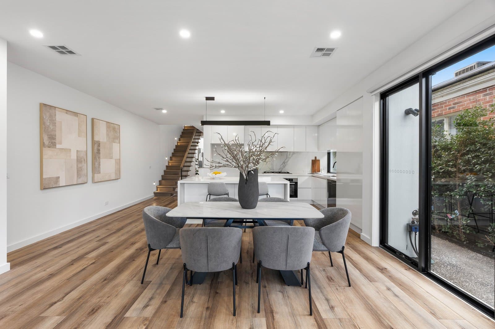 8B Walnut Street,
                        
                    
                    
                        
                            Ormond, Ormond - Thumbnail 5