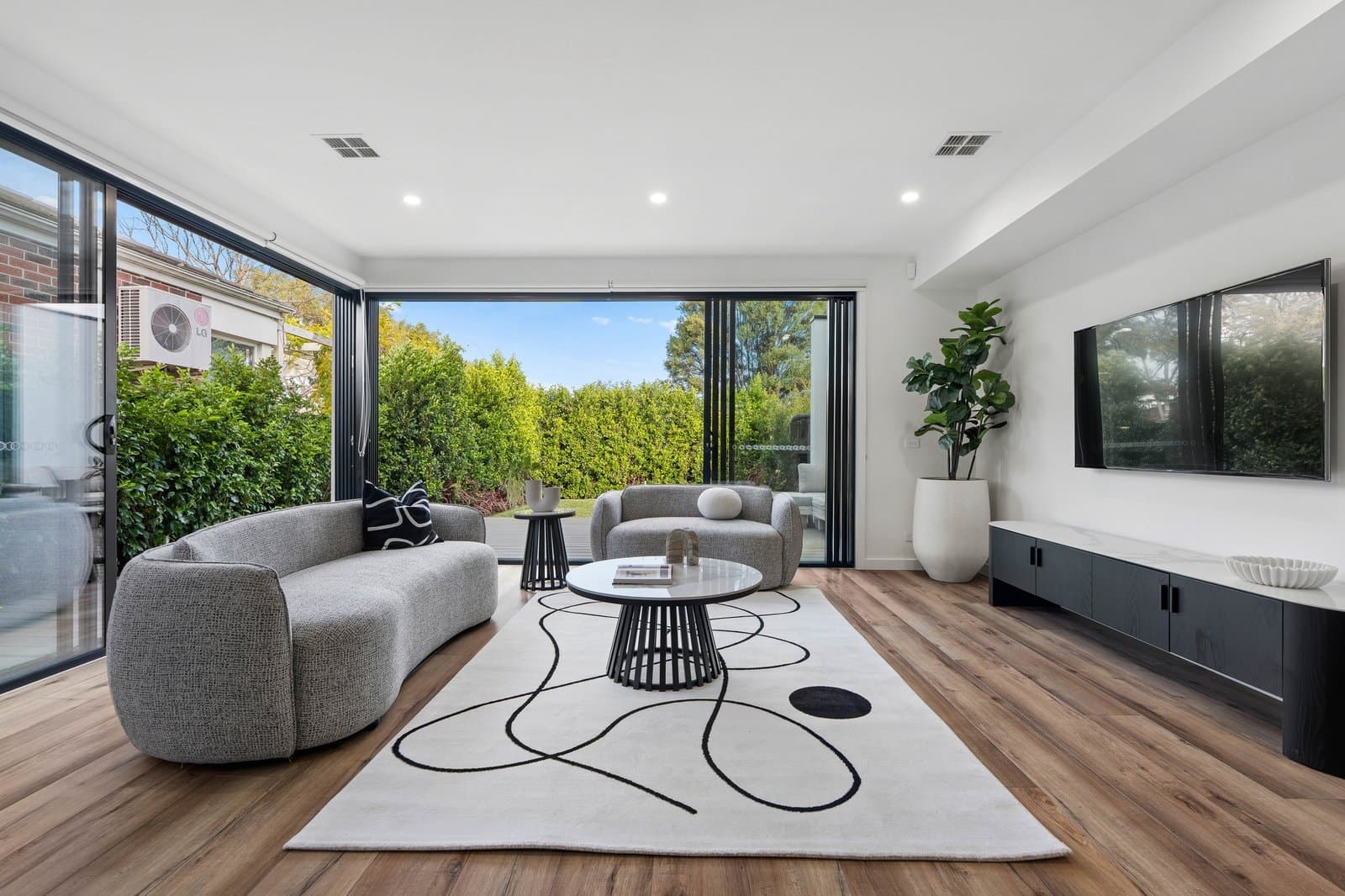 8B Walnut Street,
                        
                    
                    
                        
                            Ormond, Ormond - Thumbnail 6