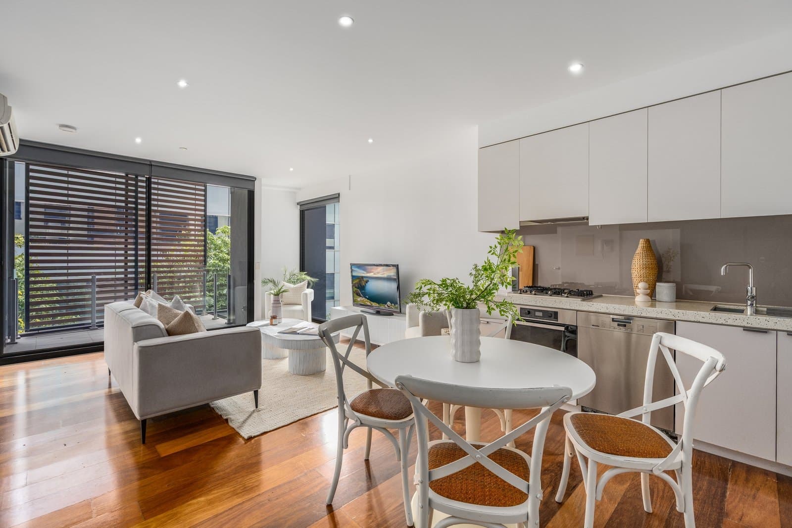 503/100 Western Beach Road,
                        
                    
                    
                        
                            Geelong, Geelong - Image 1