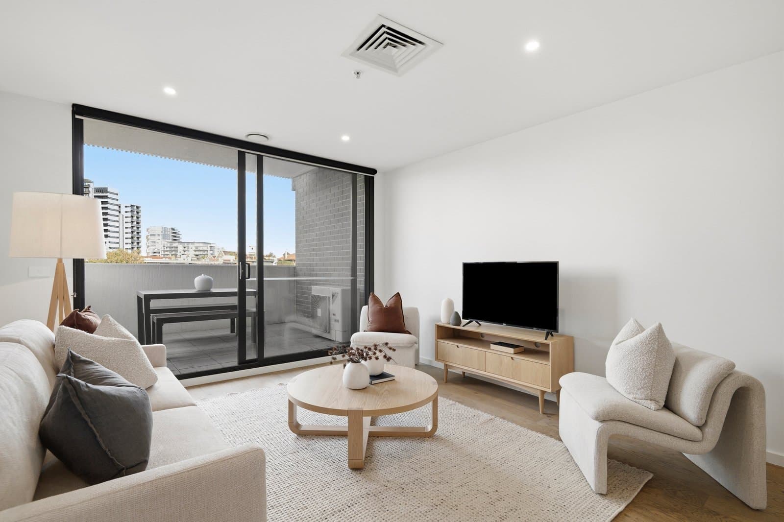 506/181 Fitzroy Street,
                        
                    
                    
                        
                            St Kilda, St Kilda - Image 1