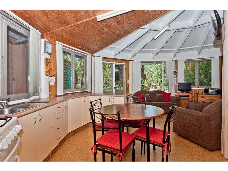 2/4 Dorothy Newham St, Moreton Island - Thumbnail 2