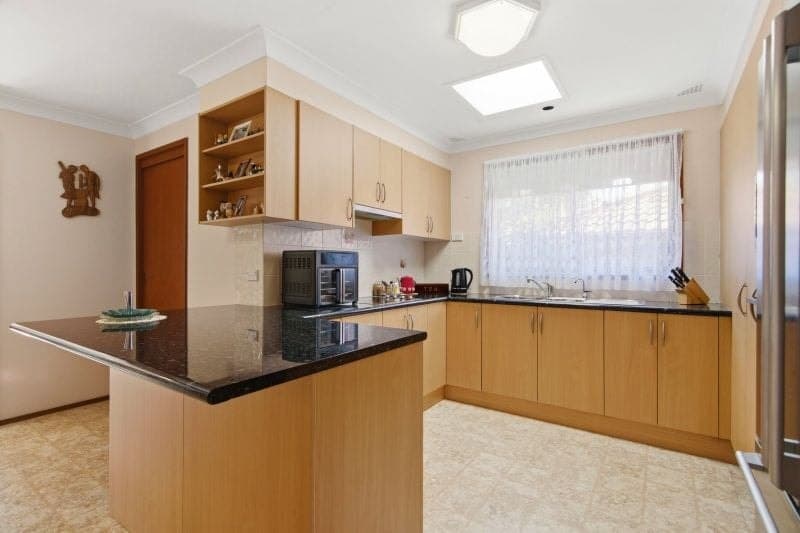 16 Lincoln Place Castle Hill NSW, Castle Hill - Thumbnail 2