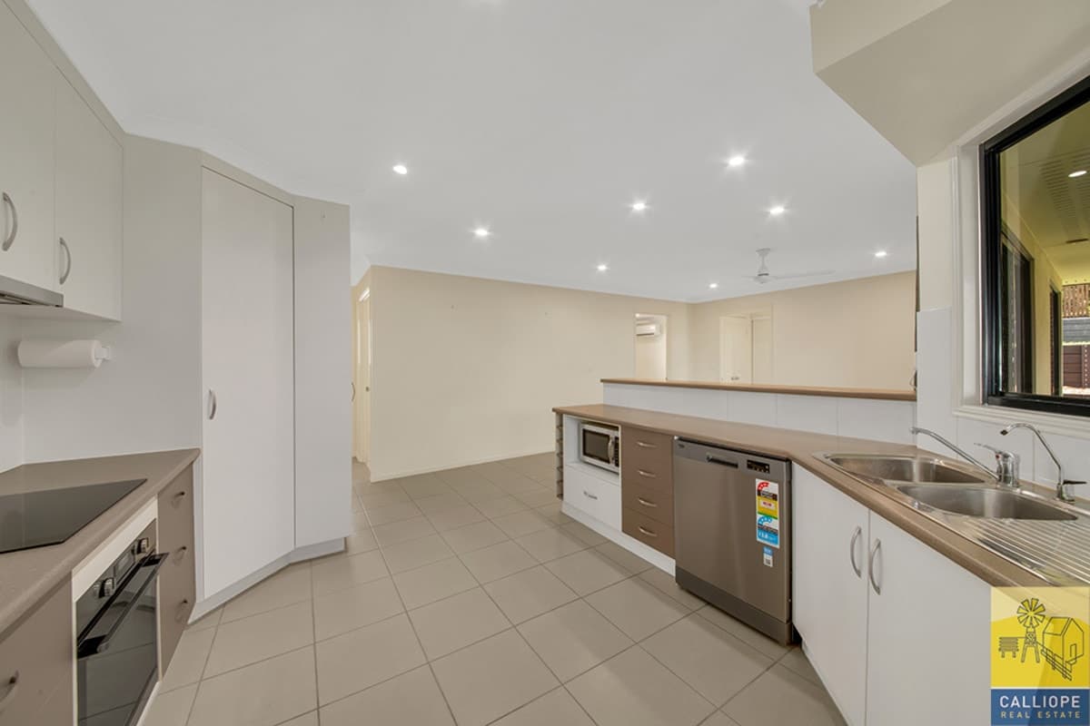 12 Walnut Street, New Auckland, QLD, New Auckland - Thumbnail 3