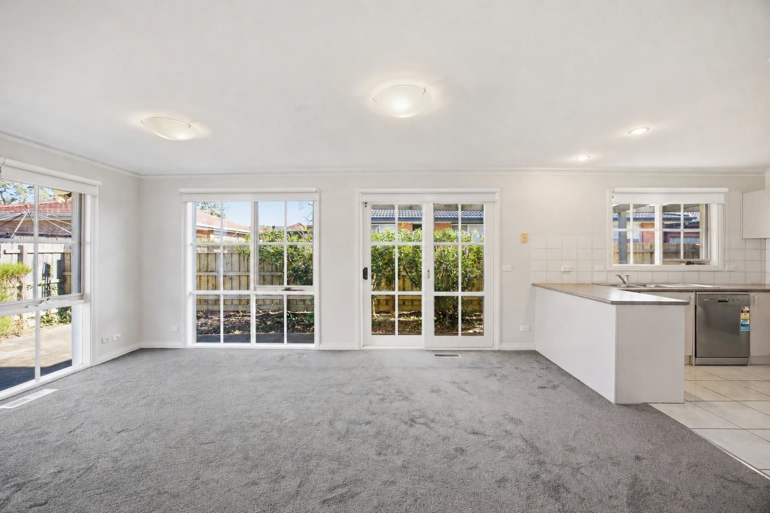 2/4 Quarry Road, Mitcham - Thumbnail 3