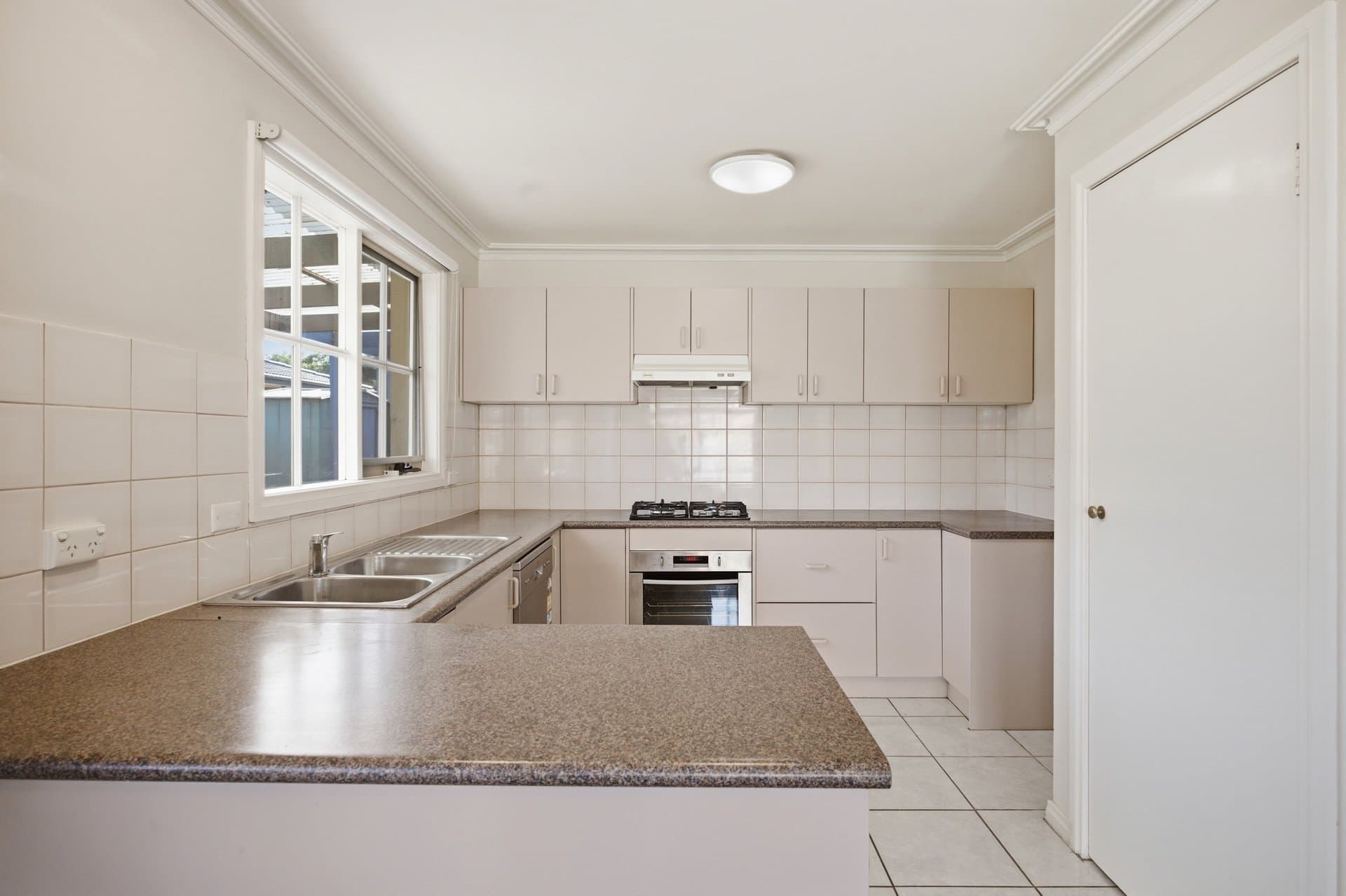 2/4 Quarry Road, Mitcham - Thumbnail 4