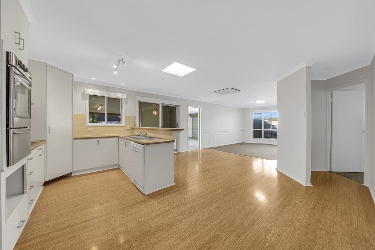 49 Cremorne Drive, TANNUM SANDS, QLD, Tannum Sands - Thumbnail 3