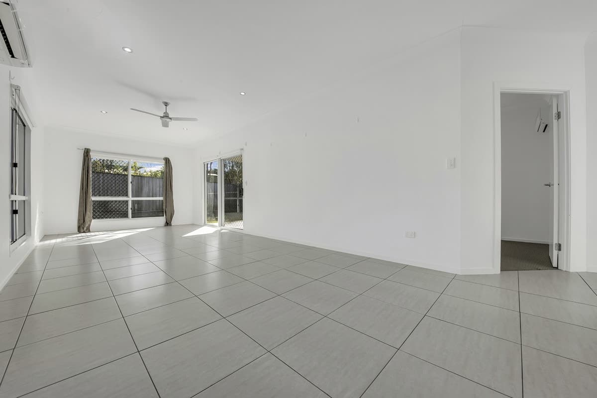 12 Sundowner Road, CLINTON, QLD, Clinton - Thumbnail 2