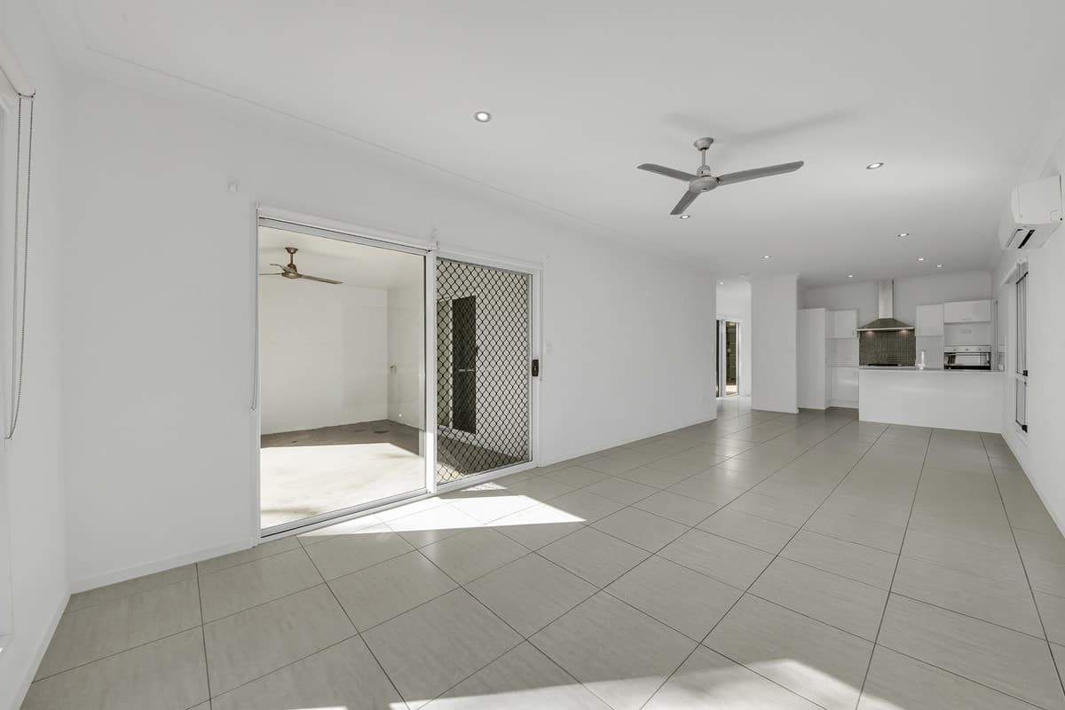12 Sundowner Road, CLINTON, QLD, Clinton - Thumbnail 3