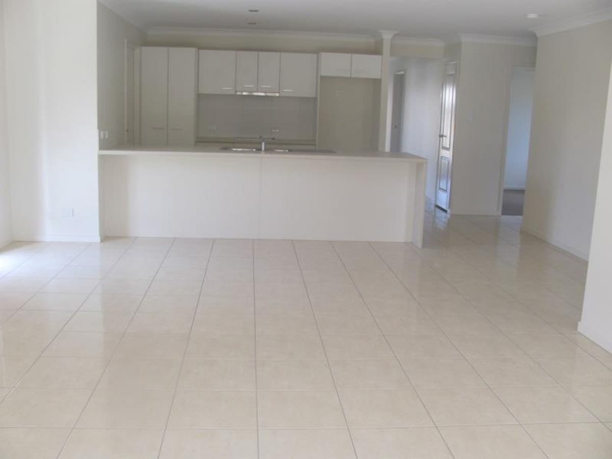 19 Tarrawonga Drive, CALLIOPE, QLD, Calliope - Thumbnail 2