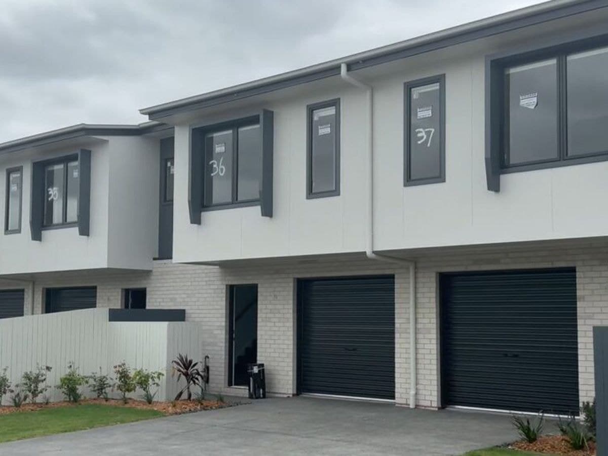 Browns Plains, Browns Plains - Image 1