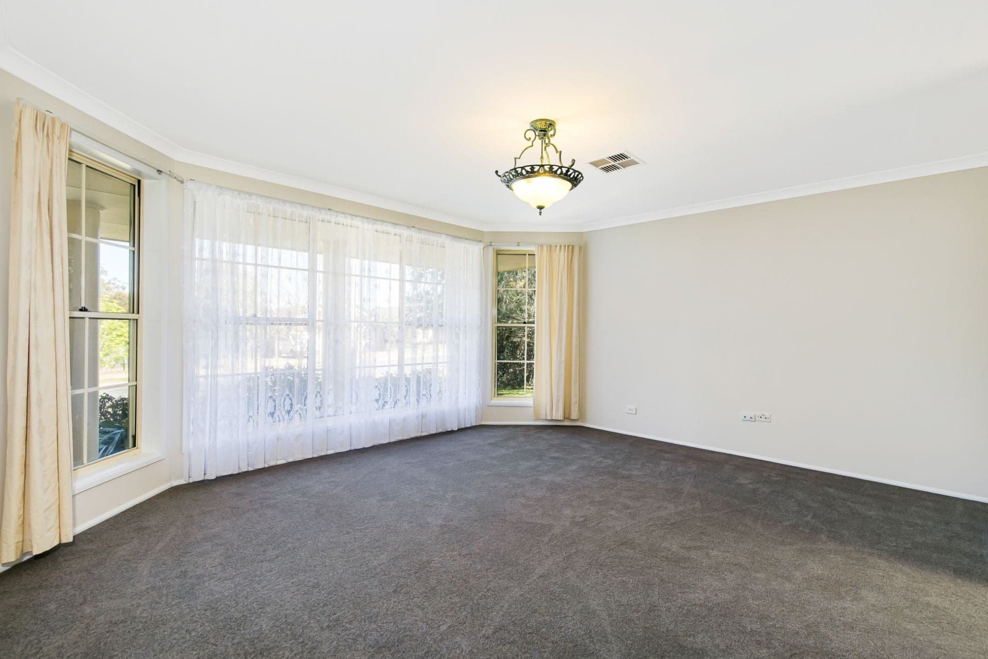 91 James Mileham Drive, Kellyville, Kellyville - Thumbnail 3