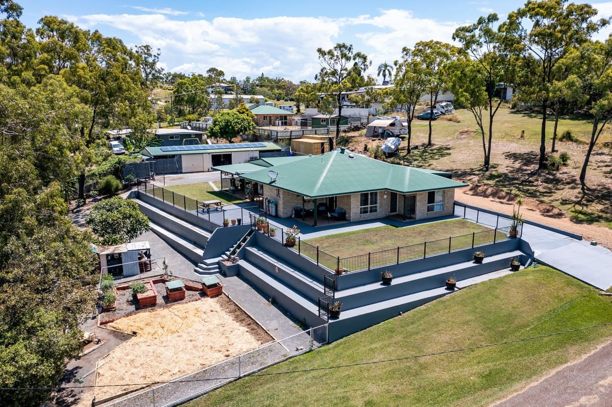 3 Gladstone Street, MOUNT LARCOM, QLD, Mount Larcom - Thumbnail 2