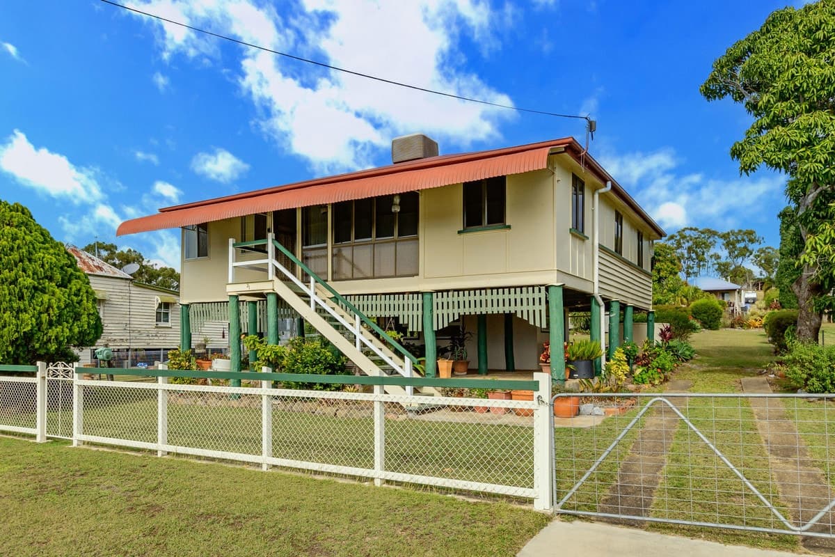 31 Gladstone Street, MOUNT LARCOM, QLD, Mount Larcom - Thumbnail 2