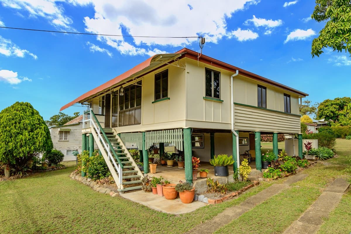 31 Gladstone Street, MOUNT LARCOM, QLD, Mount Larcom - Thumbnail 3