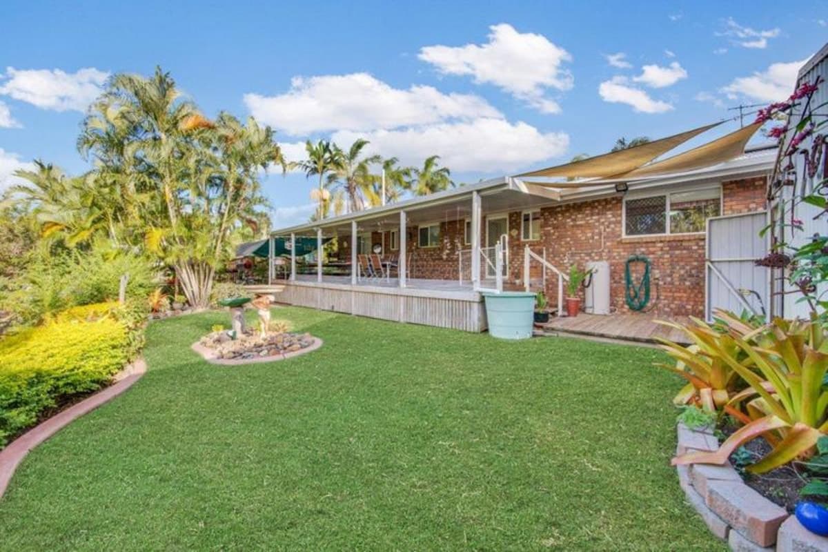 42 Helen Crescent, WURDONG HEIGHTS, QLD, Wurdong Heights - Thumbnail 2