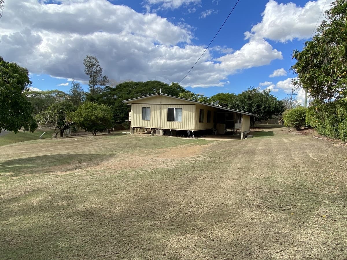 2 Davis Street, MOUNT LARCOM, QLD, Mount Larcom - Thumbnail 3