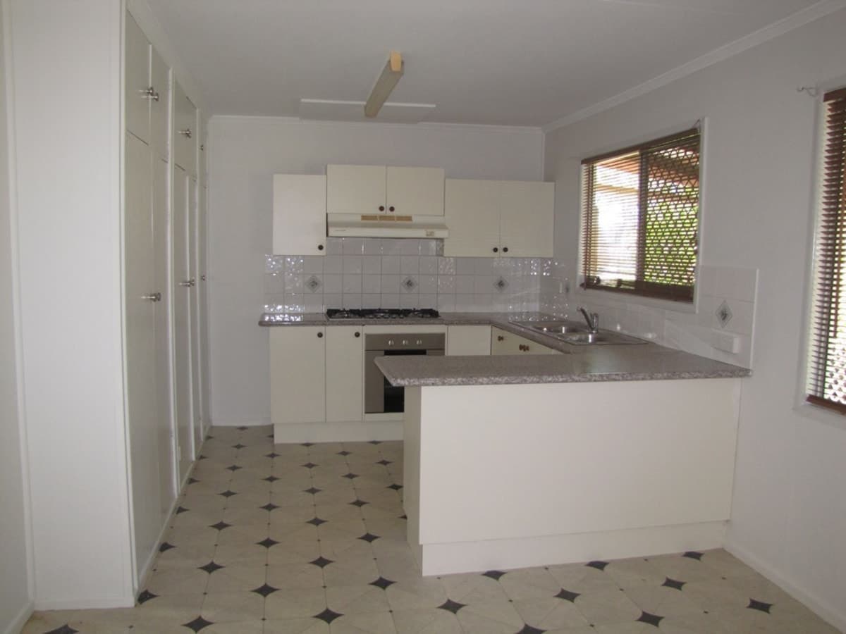 80 Taylor Lane, MOUNT LARCOM, QLD, Mount Larcom - Thumbnail 2
